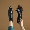 Botines Cortos de Piel Suave Estilo Francés con Punta Aguda para Mujer, Corte en V Adelgazante, Tacón de Gatito, Nuevo Estilo Otoño e Invierno 2026, Botines que Hacen que los Pies Parezcan Más Pequeños