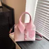 Bolso de Mano Pequeño Elegante de Nicho Transfronterizo para Mujer 2025 Nueva Moda de Verano Bolso de Mano de Alta Gama Bolso Cruzado Versátil