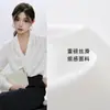 Nueva camisa blanca de satén con cuello en V de alta gama para otoño para mujer, elegante camisa interior para traje, top profesional de manga larga estilo francés
