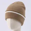 Nuevos Gorros de Punto para Hombre Otoño e Invierno, Gorros Cálidos de Lana Jacquard Bloque de Color, Gorros de Invierno Versátiles Estilo Coreano para Circunferencia de Cabeza Grande para Mujer