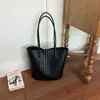 Bolsa de mão com padrão trançado feminina 2026 nova tendência verão retrô para o dia a dia bolsa de ombro única bolsa saco de grande capacidade bolsa tote