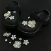 Nuevos dijes para zapatos estilo Bosque de Primavera y Verano con Flores de Cerezo y Melocotonero para Zuecos de Delfín Pequeño, Zapatillas Rosas para Niña Accesorios DIY