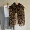 Bufanda de Algodón y Lino Nueva Versátil Elegante de Moda con Estampado de Leopardo para Mujer Verano Ligera de Viaje Protección Solar Bufanda de Seda