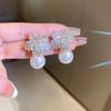 Brincos de pérolas com flor de diamante e pino de prata, brincos de moda de alto senso, novos brincos de luxo elegantes e leves para mulheres