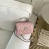 Bolso de Mano Sencillo y Elegante 2026 Modelo Nuevo Pequeño Estilo Chanel Acolchado con Cadena Cuadrado con un Toque de Lujo, Bolso Cruzado de Hombro Único para Mujer
