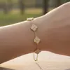Pulseira de Aço Titânio Mais Vendida em E-commerce Transfronteiriço, Colar da Sorte Trevo de Quatro Folhas, Toque de Luxo Leve de Alta Qualidade, Acessórios de Joias para Atacado, Produtos de Nicho