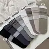 Meu novo parceiro de sapato Birkenstock de verão~Sensação de revista japonesa retrô em verde abacate~Meias de comprimento médio franzidas semitransparentes para mulheres