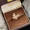 Anel de Luxo Leve Tendência no TikTok Estilo Coreano Moda Temperamento Micro-Incustado com Diamante e Madrepérola para Mulheres com Toque de Alto Padrão Que Não Desbota