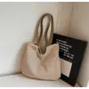 2025 Nueva Bolsa de Gran Capacidad Superficie Suave Bolso de Hombro Casual para Mujer Bolso de Mano de Paja Simple Casual Bolsas de Viaje