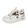 Novos Sapatos Femininos de Primavera, Sapatos de Pai, Estilo Coreano Versátil com Sola Grossa para Aumentar a Altura, Tênis de Solado Macio, Sapatos Brancos Casuais, Sapatos da Moda