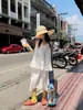 Top sin mangas floral y bordado para niñas 2026 Nuevo estilo coreano de verano dulce con volantes tipo muñeca moderno
