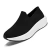 Sapatos-meia de tamanho grande para casais de comércio exterior, sapatos casuais esportivos masculinos, sapatos de moda slip-on com sola grossa, sapatos de malha fly-knit para mulheres