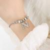 Personalidad de nicho Moda 26 letras pulsera Luz de diamante lujo no se desvanece Joyería de mano de acero nueva europea y americana