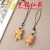 Cadena para Teléfono Gato de Cola Larga Sándalo Amarillo, Colgante Gato Lindo Yiming Xianyuan, Adorno Creativo Llavero de Coche