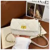 Bolso de Mujer 2025 Nuevo Estilo Verano Moda Tendencia Versátil Acolchado Cadena Hombro Cruzado Candado Pequeño Cuadrado