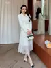 Vestido Blanco de Encaje Patchwork Estilo Francés Suave para Mujer, Otoño/Invierno 2026, Estilo de Oficina Falso Dos Piezas Largo