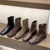 ¡Sensación de piel de oveja! Botines cortos negros franceses de punta cuadrada con tacón grueso, nuevas botas de mujer para otoño e invierno, caña corta ajustada, botas estilo Martin para mujer
