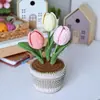 Produto acabado transfronteiriço: Flores artificiais de tulipa e peônia feitas de crochê, enfeites de presente criativos, plantas em vasos para decoração de casa