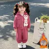 Conjunto de invierno para niñas 2026 nuevo elegante conjunto infantil moderno con forro polar conjunto de dos piezas de moda coreana para niñas pequeñas