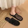 Sandalias de Verano Elegantes con Calados para Mujer 2026 Nuevas Súper Calientes Moda Zapato de Malla Punta Cerrada Mules