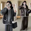 Moda Nueva Otoño e Invierno 2025 Suéter Casual con Capucha y Cremallera Borde de Piel Gruesa Contrastante Traje de Maternidad Pantalones de Pierna Ancha
