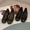 Zapatos Mary Jane de estilo retro 2026 con doble hebilla, puntera redonda de patchwork, suela suave, cómodos y de corte bajo