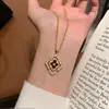 Pulseira de trevo de quatro folhas com olho de tigre escovado de alta edição italiana Buche, brincos de ópera, colar de diamantes estilo palácio