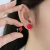 Nuevos pendientes de botón elegantes de resina con rosa tridimensional frío, clip para oreja retro suave versátil para uso diario, joyería para la oreja