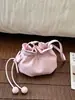 Bolsa Saco com Cordão Estilo Simples Couro Macio Feminina 2026 Nova Versátil Textura de Lichia Ombro Único Transversal Bolsa da Sorte Bolsa Feminina