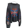 Top de Manga Larga con Estampado de Llama Retro Americano sobre Fondo Negro y Patrón de Cruz Contrastante Rojo y Azul, Top de Manga Larga Corto de Cintura Alta Estilo Hot Girl