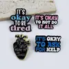 Broche con forma de corazón de tema oscuro con frases inspiradoras en inglés, insignia de esmalte creativa para decoración de mochila, ropa y sombrero