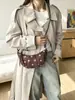2026 Nova Bolsa de Axila de Bolinhas de Alto Valor Estilo Coreano para Mulheres Bolsa de Ombro Único de Ponta Moda Versátil Bolsa Meia-Lua para o Dia a Dia