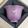 Taza de té pequeña morada lila con diseño de mariposas, hecha en fábrica, para mujeres, taza personal para degustación de té, taza maestra de cerámica, juego de té para invitados