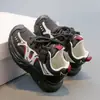 Zapatillas de cuero de moda para niños 2026 primavera y otoño nuevas suela blanda zapatos de papá para niñas zapatos casuales versátiles para niños
