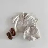 Conjunto Novo de Verão 2026 para Meninos Estiloso Workwear com Costuras Visíveis Bolsos Camisa de Manga Curta Cor Sólida e Shorts Conjunto de Duas Peças Tendência