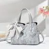 Bolsa Feminina 2026 Nova Casual Média para Mão, Bolsa de Mãe de Nicho, Bolsa Transversal Simples Versátil para Mulheres