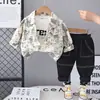 Moda Infantil Bebé Street Estampado Completo Cuello Solapa Inglés Traje de Tres Piezas Tendencia Nuevo Otoño Niño Manga Larga