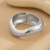 Europa y Estados Unidos exagerado transfronterizo ins sentido del diseño de la industria pesada metal liso pulsera geométrica personalidad pulsera ancha pulsera