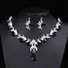 Collar y Pendientes de Perlas de Agua Dulce Florales Retro Elegantes Populares Europeos y Americanos Juego de Dos Piezas Cadena Versátil para Clavícula de Mujer
