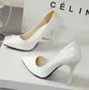 Saltos agulha nude estilo europeu, sapatos de trabalho pretos de bico fino para mulheres, sapatos azuis de verniz tamanho grande, sapatos vermelhos para casamento