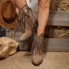 Botas de Inverno 2025 Novo Estilo Bico Fino Camurça Slip-On Detalhe de Franja, Tamanho Grande, Salto Bloco, Detalhe de Rebite, Botas de Cano Curto Salto Médio para Mulheres