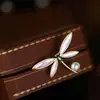 Broche de Libélula de Perlas Corsage de Mujer de Alta Gama Pin Diseño con Sentido Joyería para Suéter Sentido de Alta Gama Nicho Exquisito Mujer