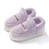 Pantuflas de algodón para hombre de talla grande, estilo invierno, con talón cerrado, diseño nuevo, adecuadas para uso en interiores y en casa, de suela gruesa, antideslizantes y forradas de felpa para mayor calidez