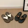 Nuevo diseño de falda y sandalias 2026, chanclas de verano para mujer para exteriores, moda moderna y única