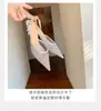 Versão em Pele de Ovelha Versátil Com Pedrarias Elegante Bico Fino Malha Respirável Salto Fino 6cm Sandálias de Costas Abertas para Mulheres Verão