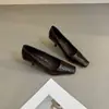 Zapatos de tacón de aguja cuadrados retro para mujer, nueva colección otoño/invierno 2026, elegantes, minimalistas, versátiles, zapatos de punta fina