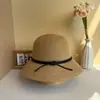 Chapéu de palha estilo francês com tira fina de couro decorativa para mulheres, proteção solar respirável para férias de verão na praia, chapéu de pescador