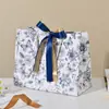 Sacolas de presente transfronteiriças com estampas florais e fitas, sacolas de embalagem de alta qualidade, sacolas de presente para feriados, bolsas de mão, sacolas de embalagem para roupas