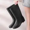 Botas de chuva de algodão estilo novo, antiderrapantes, forradas com fleece, cobre-sapatos impermeáveis, cobre-sapatos de borracha, botas d'água para mulheres, adultos, uso na cozinha e aquecimento