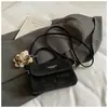 Bolso Pequeño Cuadrado Retro Estilo Hong Kong Hombro Único 2026 Nuevo de Moda Diseño de Nicho Moda Color Sólido Bolso de Hombro Cruzado de Alta Gama